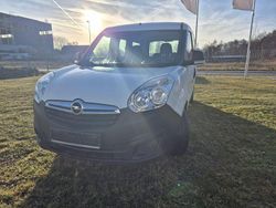 Weiß Gebraucht 2016 Opel Combo Van / Kleinbus | 13.999 €