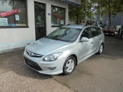 Weiß Gebraucht 2011 Hyundai i30 Edition Kombi | 2.950 € (Fairer Preis)