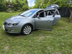Silber Gebraucht 2011 Opel Astra Kombi | 5.500 € (Etwas zu teuer)