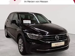 Deep black perleffekt Gebraucht 2021 VW Tiguan SUV | 22.290 € (Superpreis)