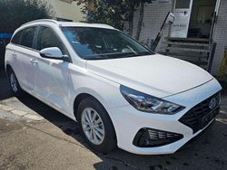 Weiß Gebraucht 2024 Hyundai i30 Comfort Kombi | 16.950 € (Guter Preis)