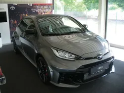 Silber Neu 2024 Toyota Yaris Limousine | 56.990 € (Teuer)