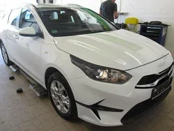 Weiß Gebraucht 2024 Kia Ceed Vision Kombi | 19.990 € (Guter Preis)
