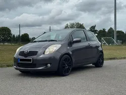 Grau Gebraucht 2009 Toyota Yaris Limousine | 2.990 € (Fairer Preis)