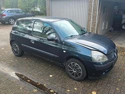 Blau Gebraucht 2005 Renault Clio II Kleinwagen | 1.000 € (Guter Preis)