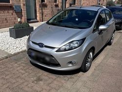 Grau Gebraucht 2012 Ford Fiesta Kleinwagen | 4.390 € (Fairer Preis)