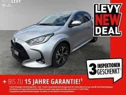Shimmering silver metallic Gebraucht 2025 Toyota Yaris Hybrid Comfort Kleinwagen | 25.561 € (Fairer Preis)