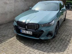 Grün Gebraucht 2024 BMW 540 Performance Kombi | 63.500 €