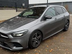 Grau Gebraucht 2019 Mercedes B220 AMG line Van / Kleinbus | 22.999 € (Etwas zu teuer)