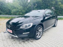 Schwarz Gebraucht 2017 Volvo V60 CC Plus Kombi | 12.999 € (Fairer Preis)