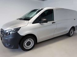 Brillantsilber metallic Gebraucht 2022 Mercedes Vito Van / Kleinbus | 28.990 € (Guter Preis)