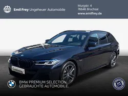 M carbonschwarz metallic Gebraucht 2023 BMW 530e Basis Kombi | 44.440 € (Etwas zu teuer)