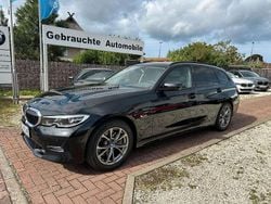 Black sapphire metallic Gebraucht 2022 BMW 320e Sport Line Kombi | 27.900 € (Fairer Preis)