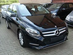 Schwarz Gebraucht 2015 Mercedes B180 Style Van / Kleinbus | 14.990 € (Fairer Preis)