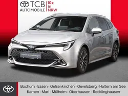 Shimmering silver Gebraucht 2024 Toyota Corolla Basis Limousine | 27.989 € (Fairer Preis)