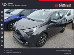 Grau Gebraucht 2021 Toyota Aygo X-play Kleinwagen | 11.850 € (Fairer Preis)