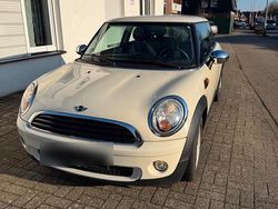 Weiß Gebraucht 2010 Mini Cooper Kleinwagen | 7.399 €
