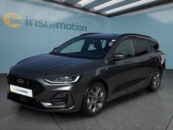 Grau Gebraucht 2023 Ford Focus Kombi | 26.949 € (Teuer)