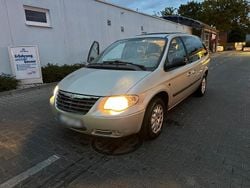 Grau Gebraucht 2006 Chrysler Grand Voyager Van / Kleinbus | 4.500 € (Teuer)