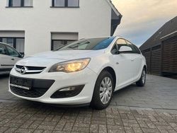 Weiß Gebraucht 2016 Opel Astra Selection Kombi | 7.400 € (Fairer Preis)