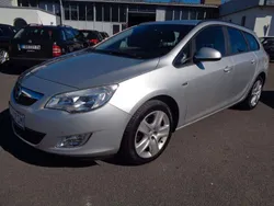 Argon silber/ice silver (m2) Gebraucht 2012 Opel Astra Edition Kombi | 6.799 € (Etwas zu teuer)