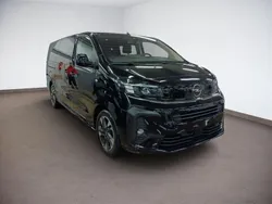 Lackierung schwarz perla nera/ Gebraucht 2024 Opel Zafira Life Van | 35.990 €