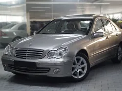 Grau Gebraucht 2004 Mercedes C220 Elegance Limousine | 4.990 € (Fairer Preis)