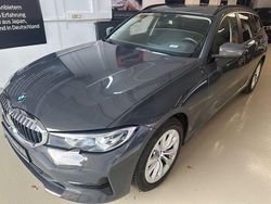 Grau Gebraucht 2021 BMW 318 Advantage Kombi | 20.990 € (Fairer Preis)