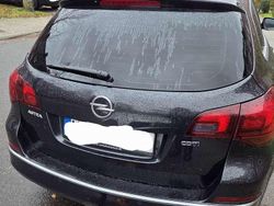 Schwarz Gebraucht 2014 Opel Astra Exklusiv Kombi | 4.500 € (Etwas zu teuer)