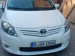 Weiß Gebraucht 2010 Toyota Auris Life Limousine | 4.300 € (Etwas zu teuer)