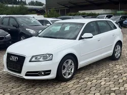 Weiß Gebraucht 2011 Audi A3 Sportback Ambiente Limousine | 4.950 € (Guter Preis)