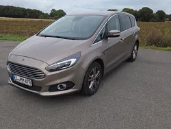 Grau Gebraucht 2018 Ford S-MAX Titanium Van / Kleinbus | 16.500 € (Superpreis)