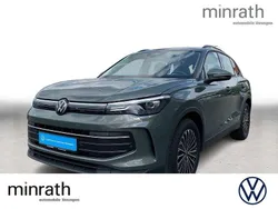 Grün Gebraucht 2024 VW Tiguan Life SUV | 35.530 € (Fairer Preis)