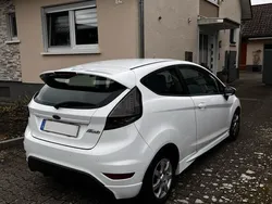 Weiß Gebraucht 2010 Ford Fiesta Kleinwagen | 3.999 € (Fairer Preis)