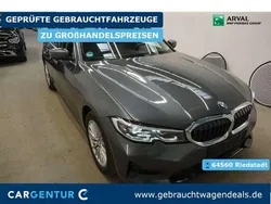 Mineralgrau Gebraucht 2022 BMW 320 Sport Line Kombi | 26.790 € (Superpreis)