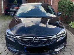 Schwarz Gebraucht 2018 Opel Astra Limousine | 10.950 € (Fairer Preis)
