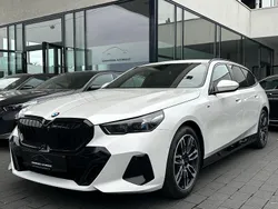 Weiß Gebraucht 2024 BMW 520 M Sport Kombi | 51.780 € (Superpreis)