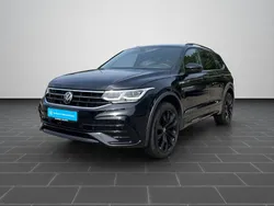 Deep black perleffekt (metallic) Gebraucht 2022 VW Tiguan Allspace Style SUV | 36.900 € (Fairer Preis)