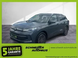 Delfingrau metallic Gebraucht 2024 VW Tiguan Life SUV | 35.490 € (Guter Preis)