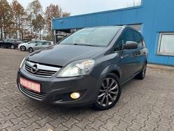 Grau Gebraucht 2011 Opel Zafira Van / Kleinbus | 3.290 € (Guter Preis)