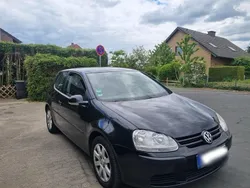 Schwarz Gebraucht 2004 VW Golf V Kleinwagen | 2.000 € (Fairer Preis)