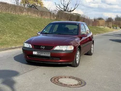 Rot Gebraucht 1997 Opel Vectra Basis Limousine | 1.390 € (Guter Preis)