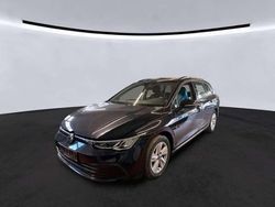 Deep black perleffek (metallic) Gebraucht 2022 VW Golf VIII Life Kombi | 18.700 € (Superpreis)