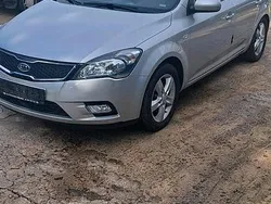 Grau Gebraucht 2012 Kia Ceed Kombi | 4.900 € (Fairer Preis)