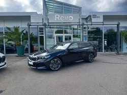 Black sapphire metallic Gebraucht 2024 BMW 520 M Sport Kombi | 54.880 € (Superpreis)