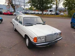 Weiß Gebraucht 1975 Mercedes 200 Limousine | 1.999 €