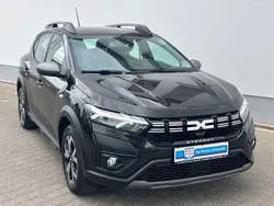 Schwarz Gebraucht 2023 Dacia Sandero Expression Kleinwagen | 16.279 € (Fairer Preis)