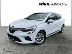 Weiß Gebraucht 2021 Renault Clio V Intens Limousine | 14.440 € (Fairer Preis)