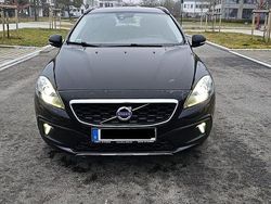 Schwarz Gebraucht 2015 Volvo V40 CC Momentum Kombi | 14.500 € (Fairer Preis)