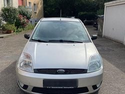 Silber Gebraucht 2003 Ford Fiesta Ambiente Kleinwagen | 1.200 € (Guter Preis)